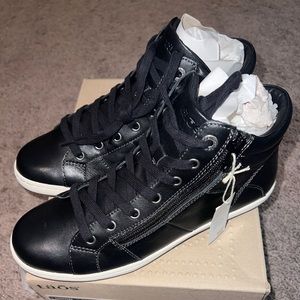 Taos Footwear Women's Union Sneaker 9.5 womens (NEW)